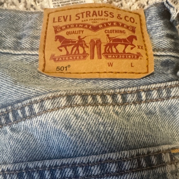 Levi's Distressed Blue Straight Jeans - Picture 3 of 4